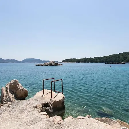 招待所 斯穆诺维克旅馆 萨度拉德